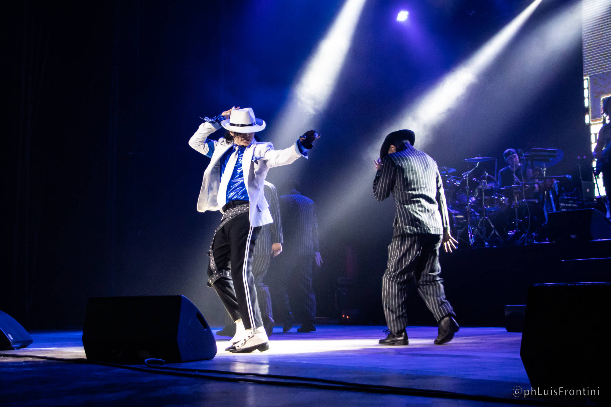 Sergio Cortés - Michael Jackson impersonator. Live tribute show.